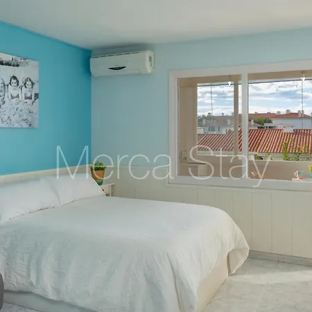 Beautiful With Pool & Sea Views Apartment *