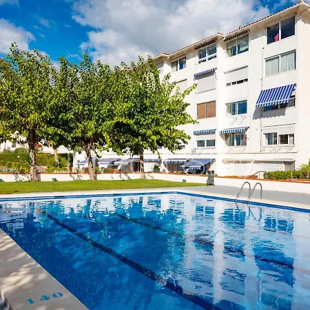 Beautiful With Pool & Sea Views Apartment *
